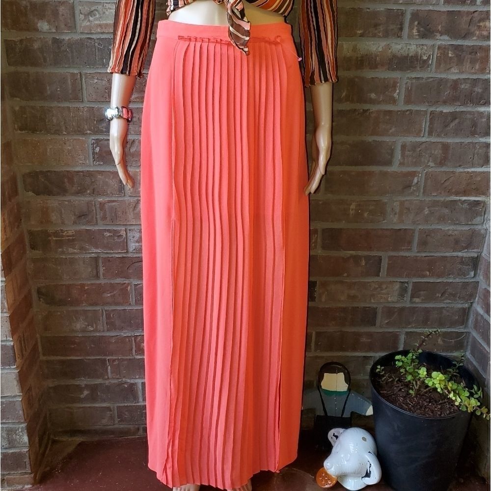 Lush long pleated skirt
